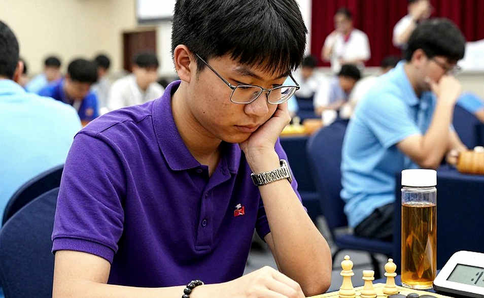 Khi một ván cờ mang hai cái tên: Brandon Jacobson, Jakhongir Vakhidov và vết nứt khai cuộc ở UzChess Cup