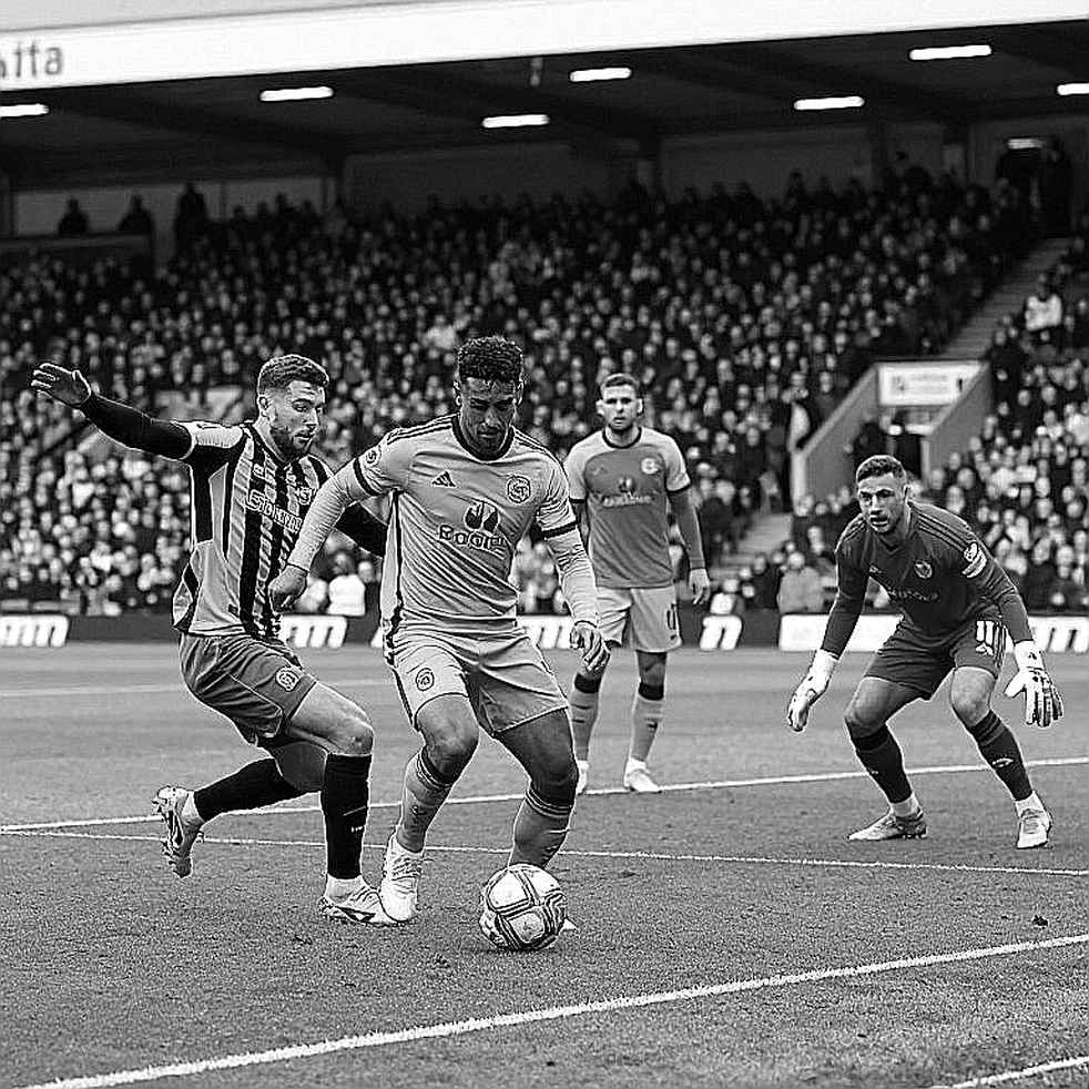 Fabregas trở lại Old Trafford và ký ức 'vụ ném pizza' vẫn chưa nguội