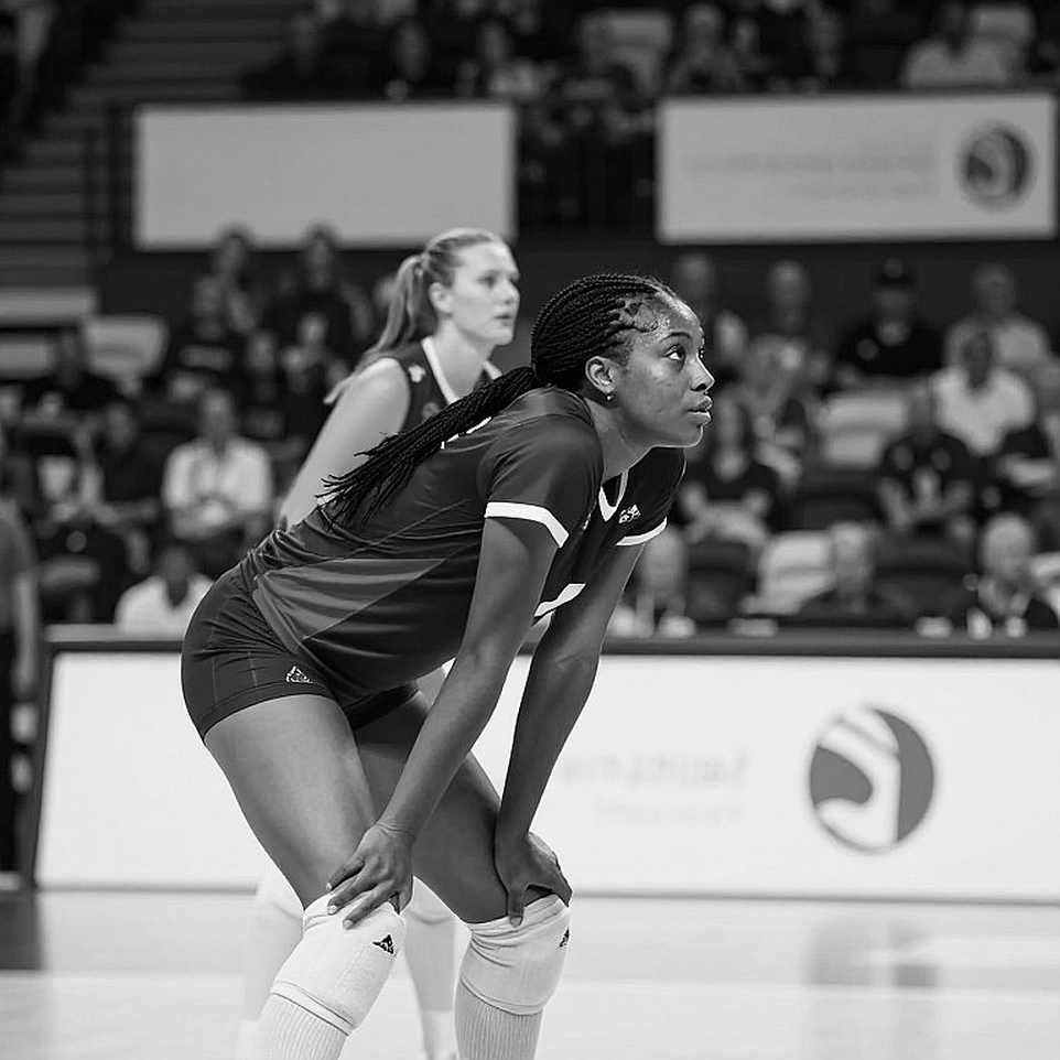 Nebraska quét Creighton 3-0 và lập kỷ lục khán giả 15.405 người