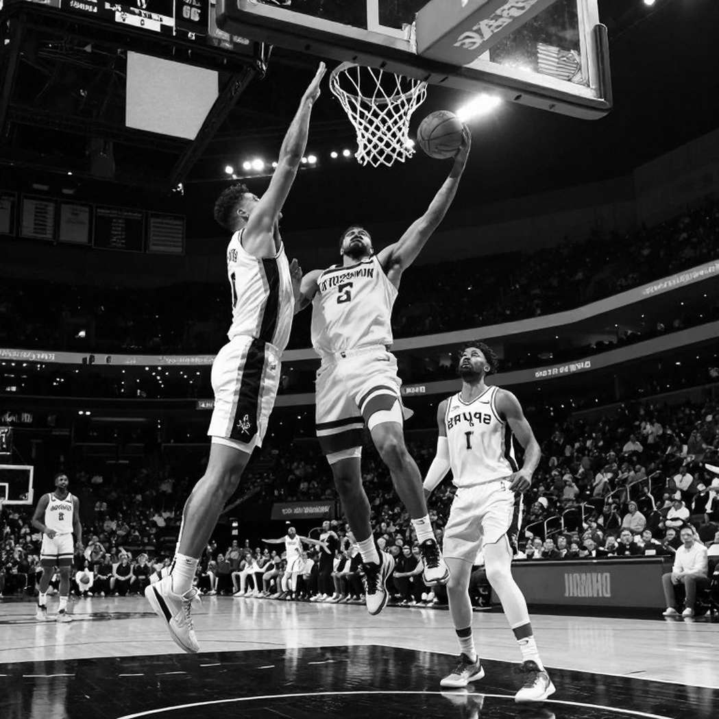 Vụ Kawhi Leonard và Aspiration: NBA đang điều tra một hợp đồng, còn công chúng đang xét xử một tiêu đề