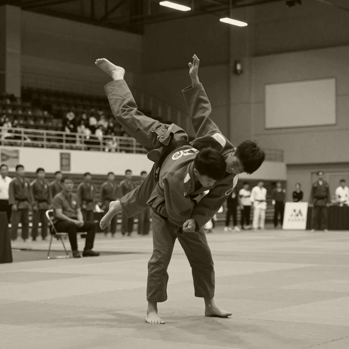 Đôi găng quấn băng dính ở quận 8 và khoảng cách từ SEA Games tới sàn đấu thế giới