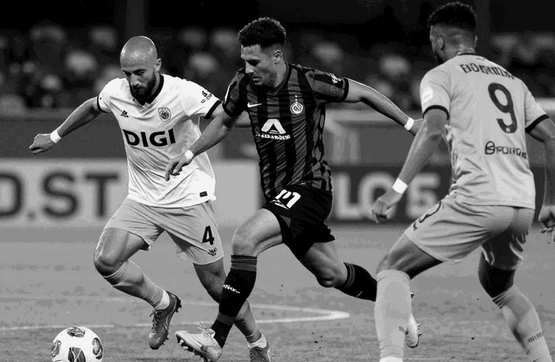 Leonel Calderón, buổi tập không khán giả và canh bạc tuổi trẻ của Chivas ở Clásico Tapatío Leonel Calderón, buổi tập không khán giả và canh bạc tuổi trẻ của Chivas ở Clásico Tapatío