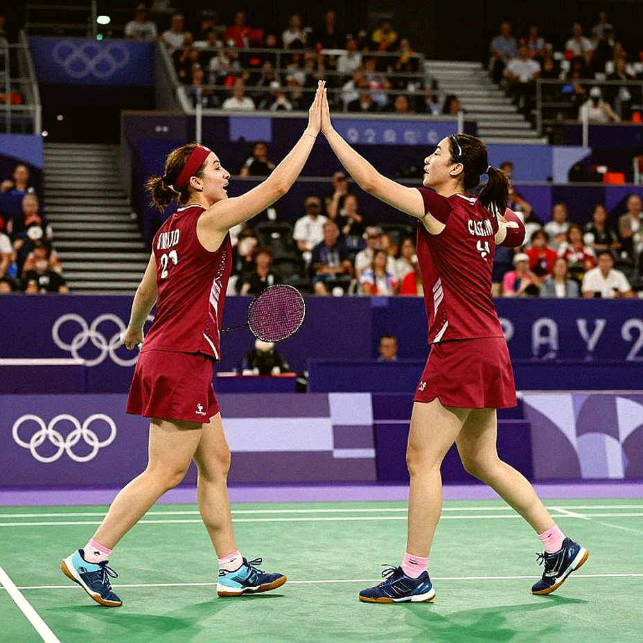 Alwi Farhan Spars With Kento Momota Ahead of Asian Games 2026: Japanese Legend Passes the Torch to Indonesia's Rising Star Alwi Farhan Spars With Kento Momota Ahead of Asian Games 2026: Japanese Legend Passes the Torch to Indonesia's Rising Star